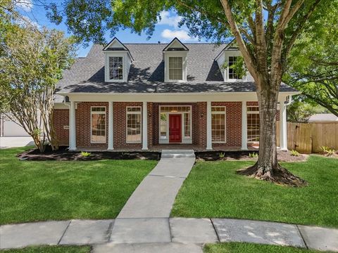 Photo of 1806 Winter Knoll Way, Houston, TX 77062 (MLS # 54154169)