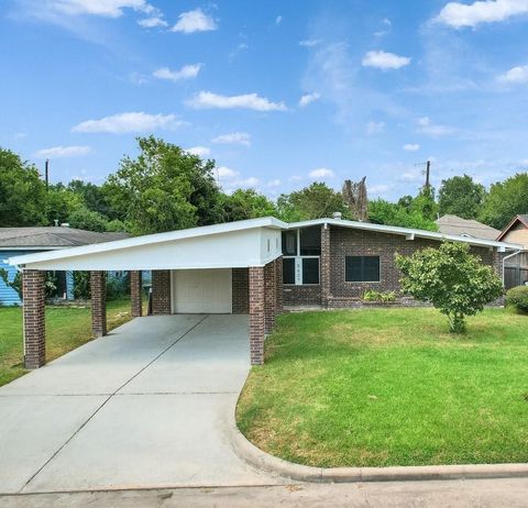 Photo of 5627 Southbrook Drive, Houston, TX 77033 (MLS # 85627063)