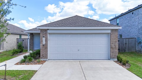 Photo of 5806 Standpiper Loop, Baytown, TX 77521 (MLS # 95548279)