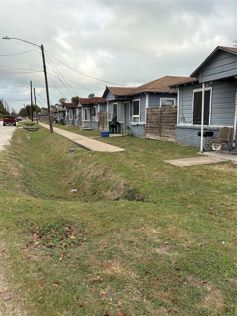 3540 Des Chaumes Street Houston TX 77026