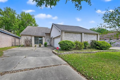 Homes For Sale - 1838 Rock Fence Drive<br/> Fort Bend County, Richmond, TX 77406