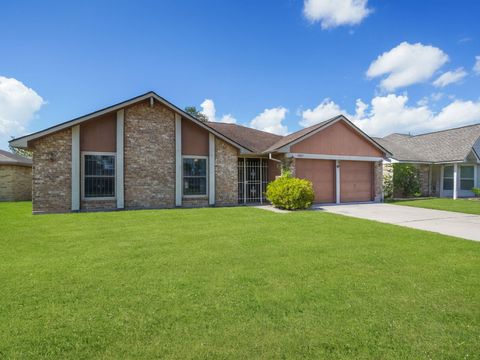 Photo of 11835 Guadalupe River Drive, Houston, TX 77067 (MLS # 24436291)