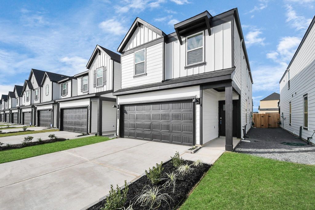 Photo of 12316 Basilwood Drive, Houston, TX 77047 (MLS # 35578116)