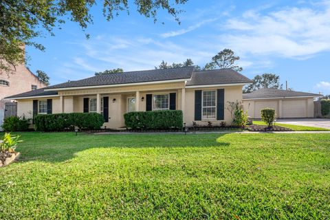 Photo of 1806 Mcginnis Drive, Pearland, TX 77581 (MLS # 55810237)