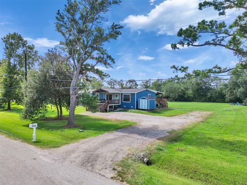 Photo of 2830 Saint Anne Street, Liverpool, TX 77577 (MLS # 6634662)