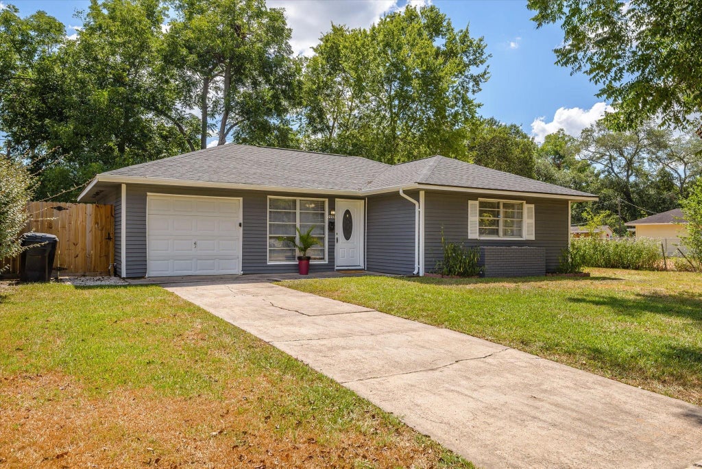 Photo of 9802 Carmalee Street, Houston, TX 77075 (MLS # 58356764)