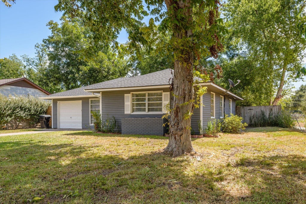 Photo of 9802 Carmalee Street, Houston, TX 77075 (MLS # 58356764)