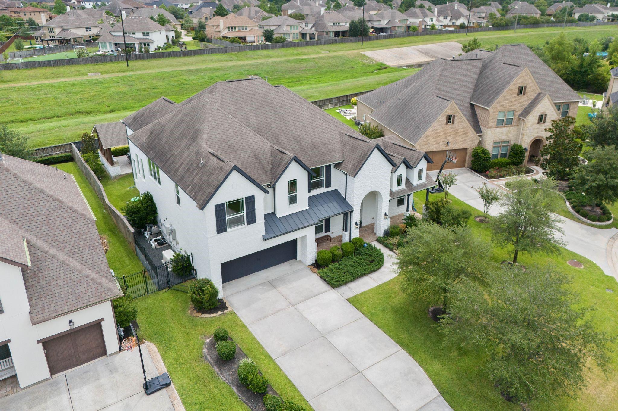 34 Jaden Oaks Place