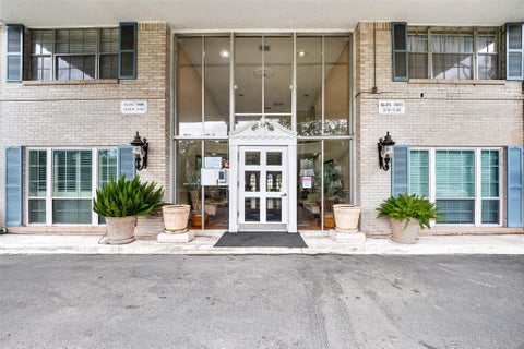 Photo of 2600 Bellefontaine St Apt D24, ST, Houston, TX 77025 (MLS # 89388324)