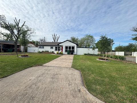 Photo of 6645 Lodge Street, Houston, TX 77092 (MLS # 57983542)
