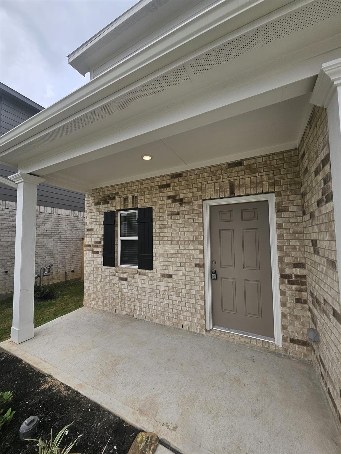 2731 Crested Creek Lane