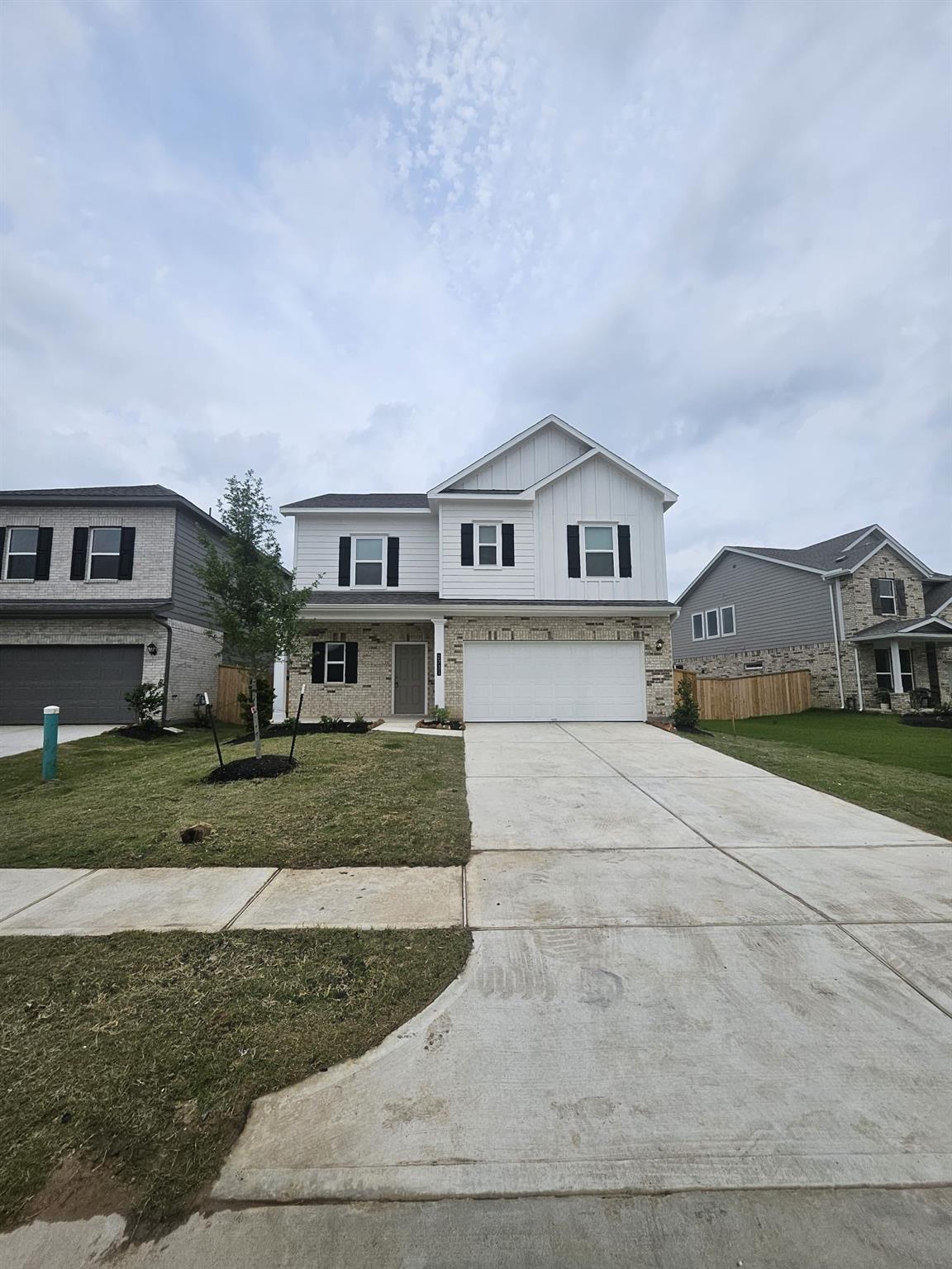 2731 Crested Creek Lane