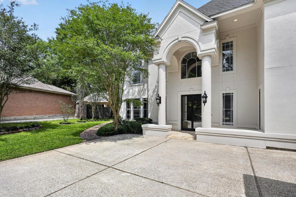 Photo of 2 Argonne Place, The Woodlands, TX 77382 (MLS # 5729496)