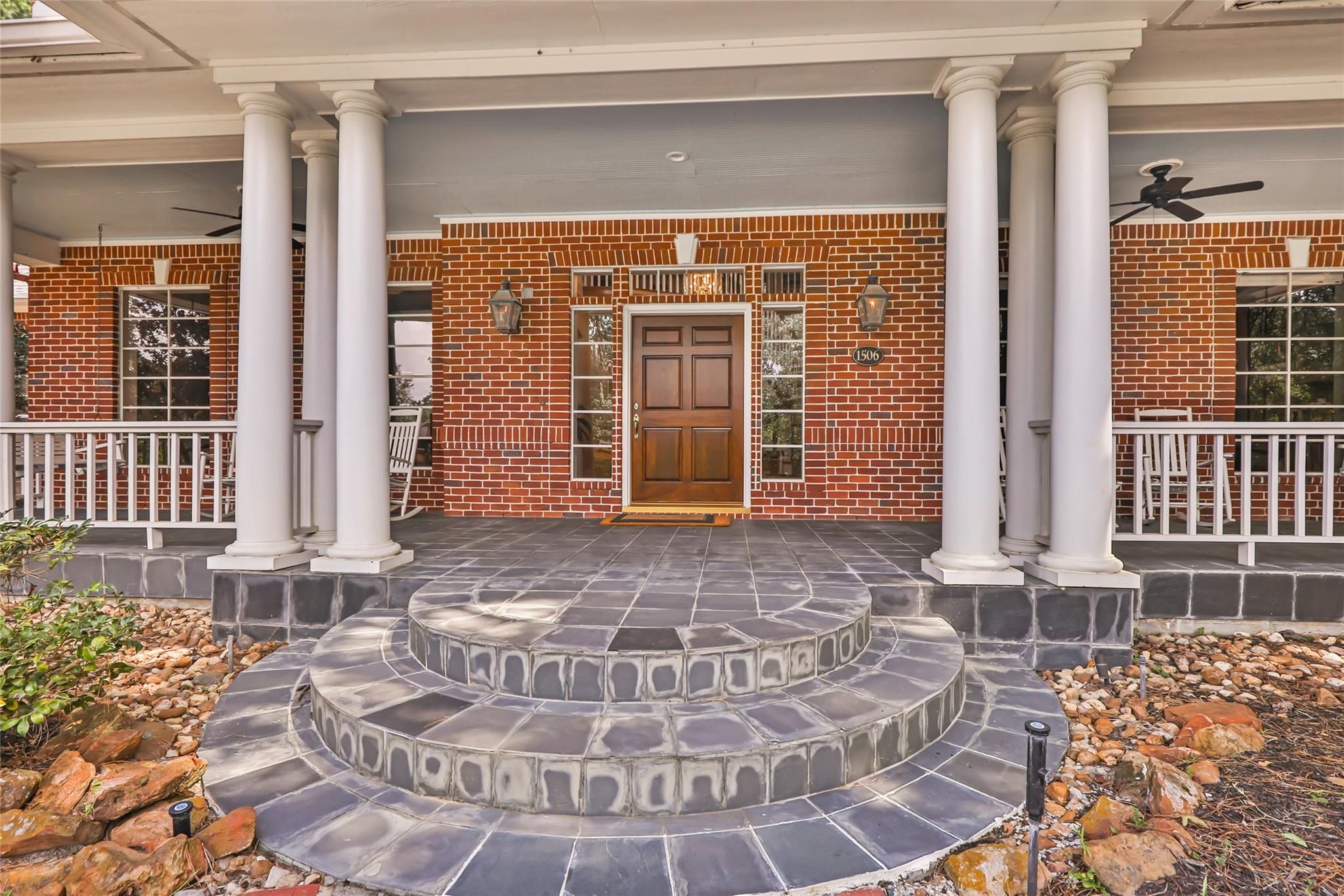 1506 Sheltering Oaks Lane