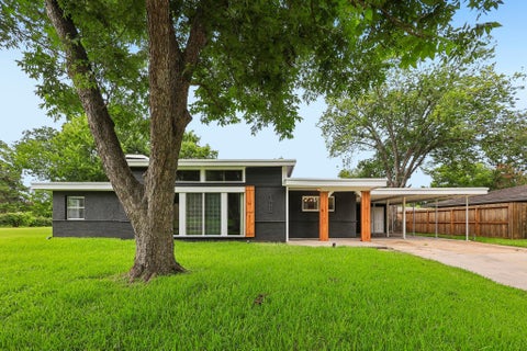 Photo of 159 Oak Drive, Lake Jackson, TX 77566 (MLS # 55082536)