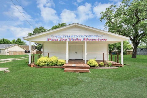 Photo of 810 Lucky Street, Houston, TX 77088 (MLS # 89680309)