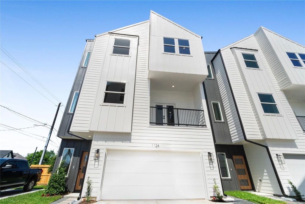 Photo of 1114 Hogan Street, Houston, TX 77009 (MLS # 48701207)