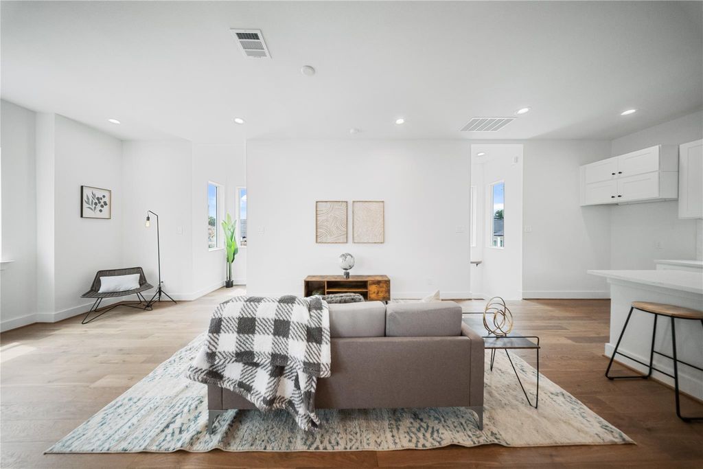 Photo of 1114 Hogan Street, Houston, TX 77009 (MLS # 48701207)