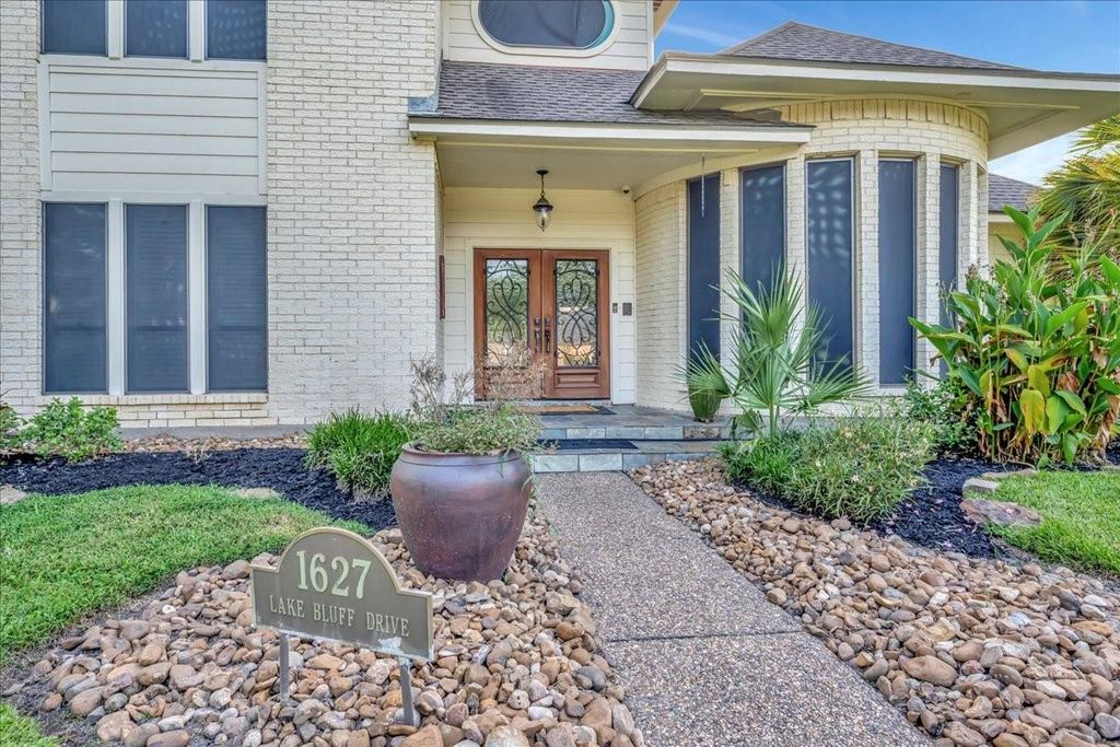 Photo of 1627 Lake Bluff Drive, El Lago, TX 77586 (MLS # 78148614)