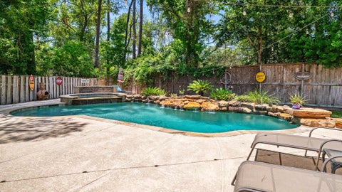 Photo of 18 Cloud Bank Place, The Woodlands, TX 77382 (MLS # 34663015)
