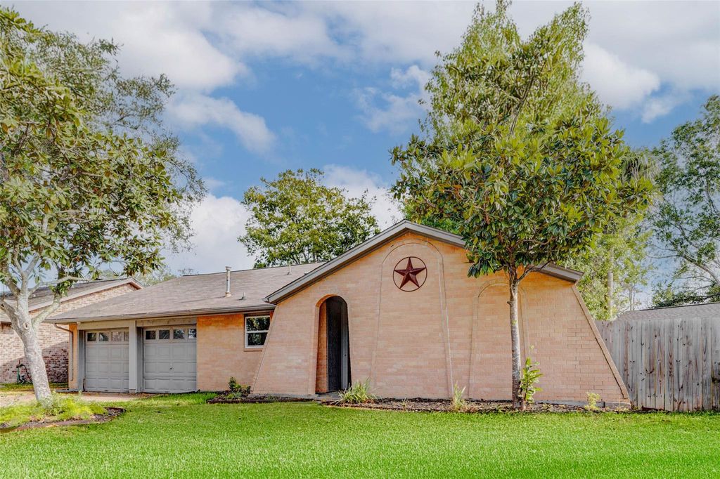 Photo of 15531 Edenvale Street, Friendswood, TX 77546 (MLS # 10090295)