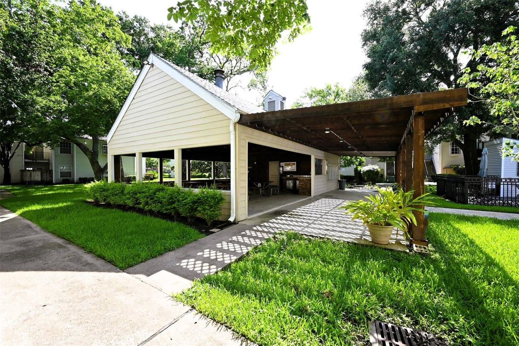 Photo of 9809 Richmond Avenue #G1, Houston, TX 77042 (MLS # 34103483)
