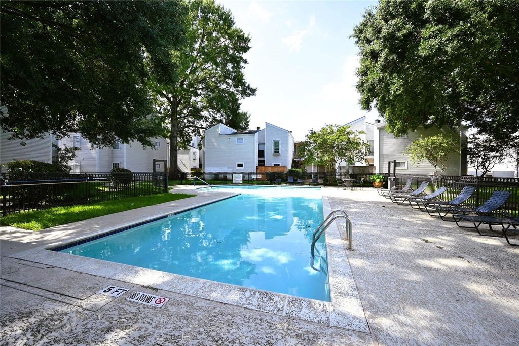 Photo of 9809 Richmond Avenue #G1, Houston, TX 77042 (MLS # 34103483)