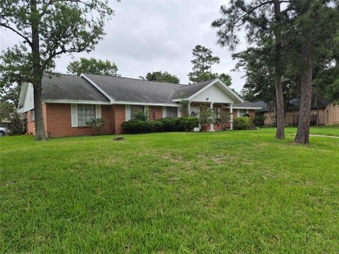 Photo of 814 Oak Leaf Street, La Porte, TX 77571 (MLS # 18563470)