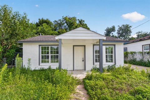 Photo of 4715 Engleford Street, Houston, TX 77026 (MLS # 71150906)