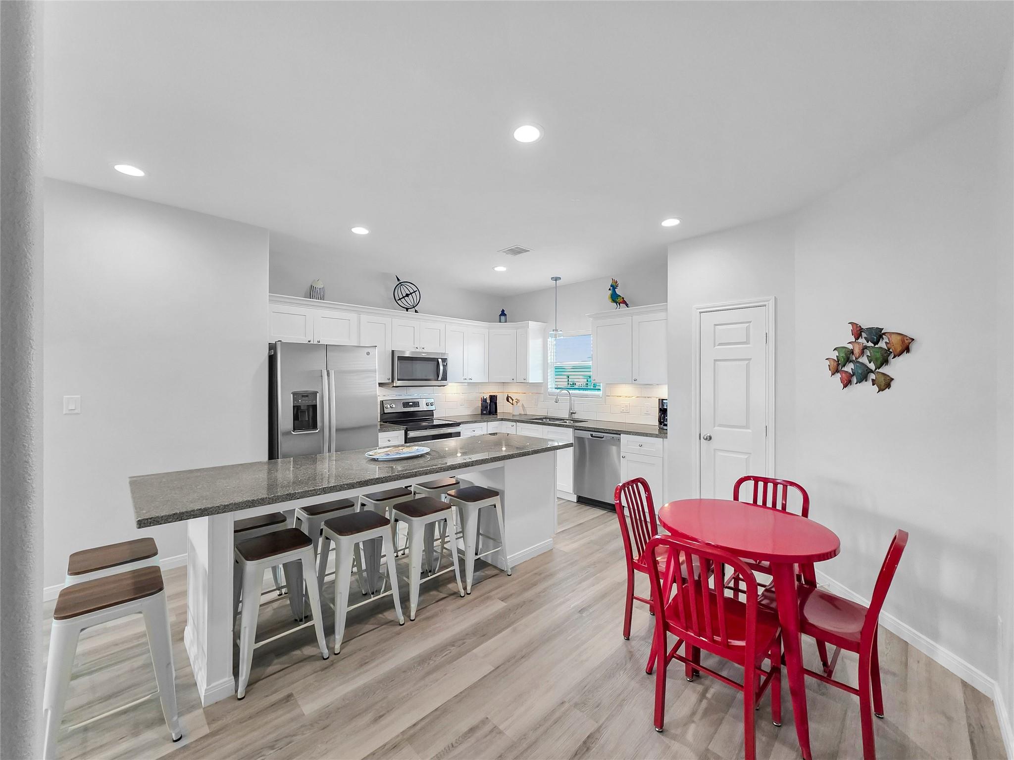 2294 E Lobster