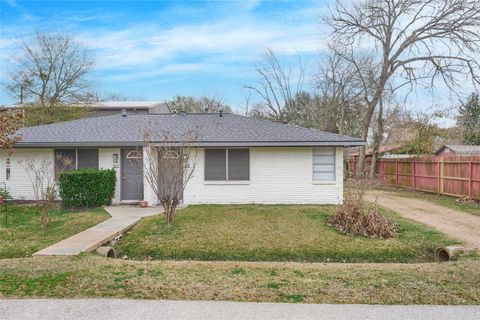 Photo of 309 S Magnolia Street, Tomball, TX 77375 (MLS # 88555376)
