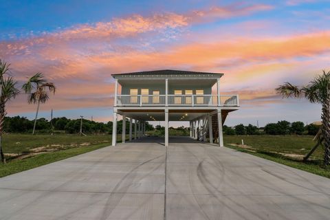 Homes For Sale - 1330 Sapphire Palms Court<br/> San Leon, TX 77539