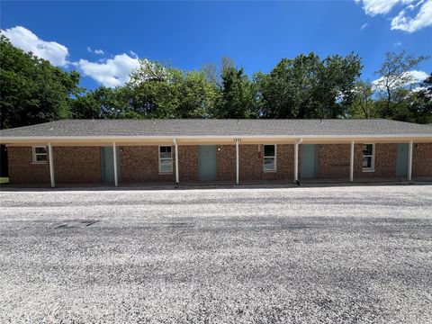 Photo of 1231 Sycamore Avenue #B, Huntsville, TX 77340 (MLS # 62894981)