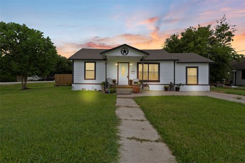 Photo of 720 E Main Street, La Porte, TX 77571 (MLS # 67524363)