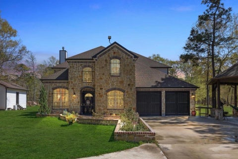 Photo of 826 Oak Bend Lp LOOP, Cleveland, TX 77328 (MLS # 50192723)