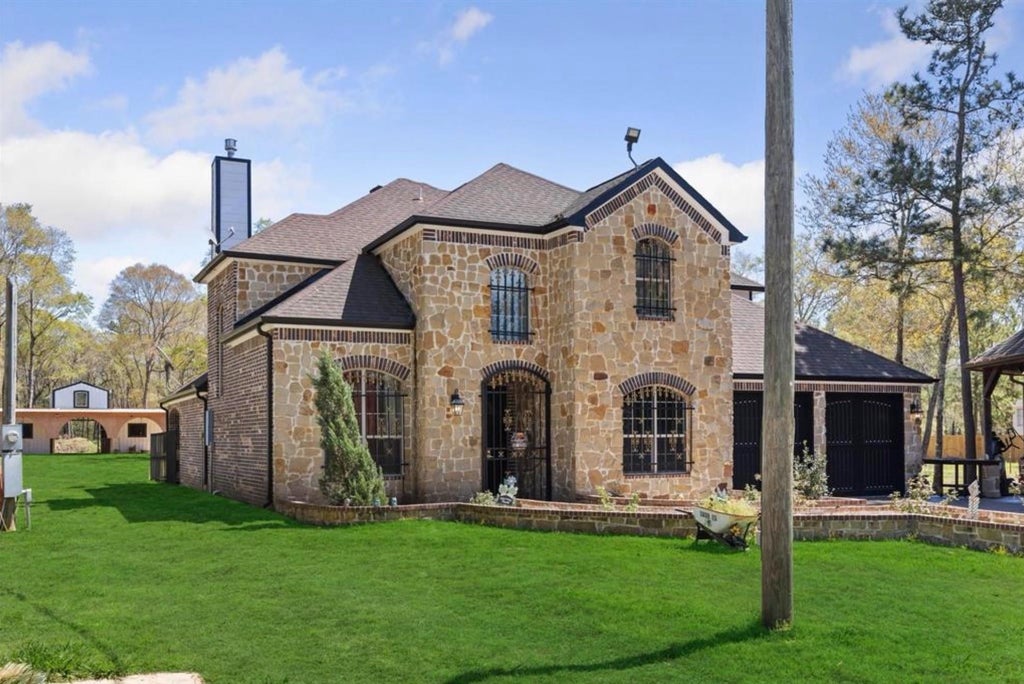 Photo of 826 Oak Bend Lp LOOP, Cleveland, TX 77328 (MLS # 50192723)