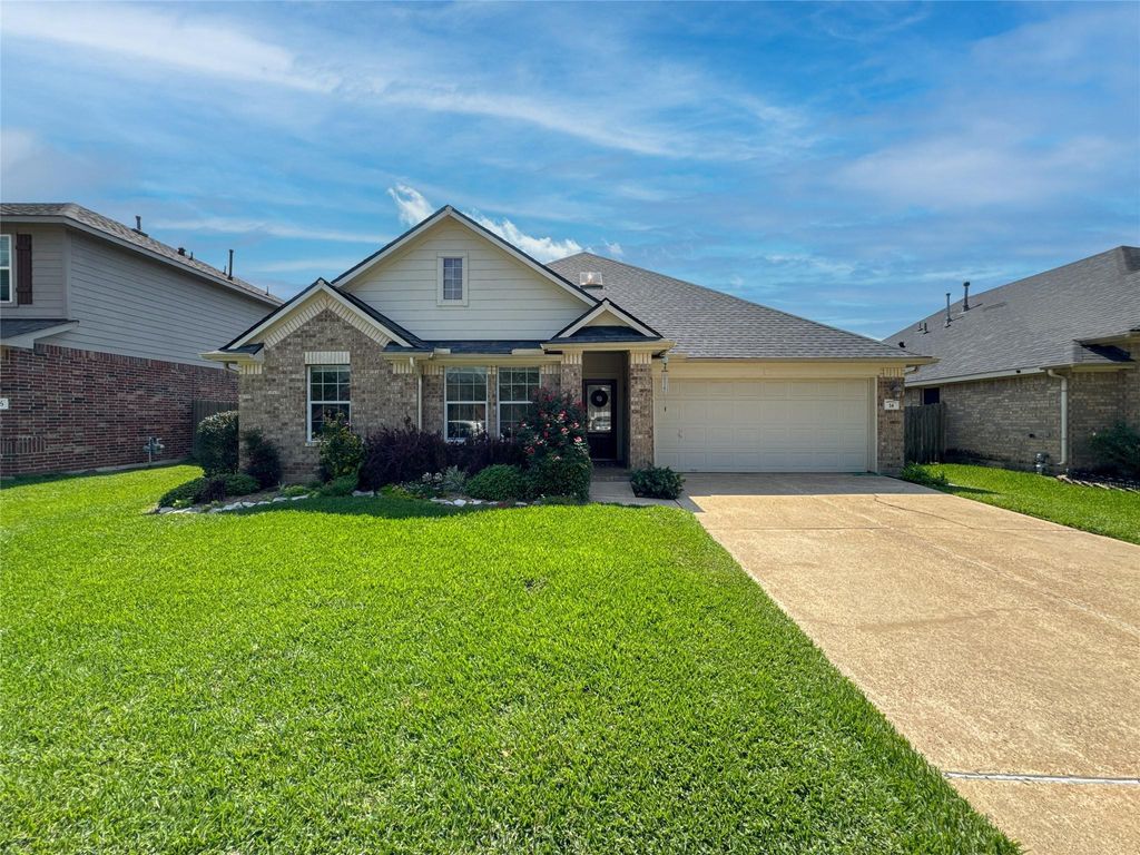 Photo of 14 Palmdale Lane, Manvel, TX 77578 (MLS # 41762255)