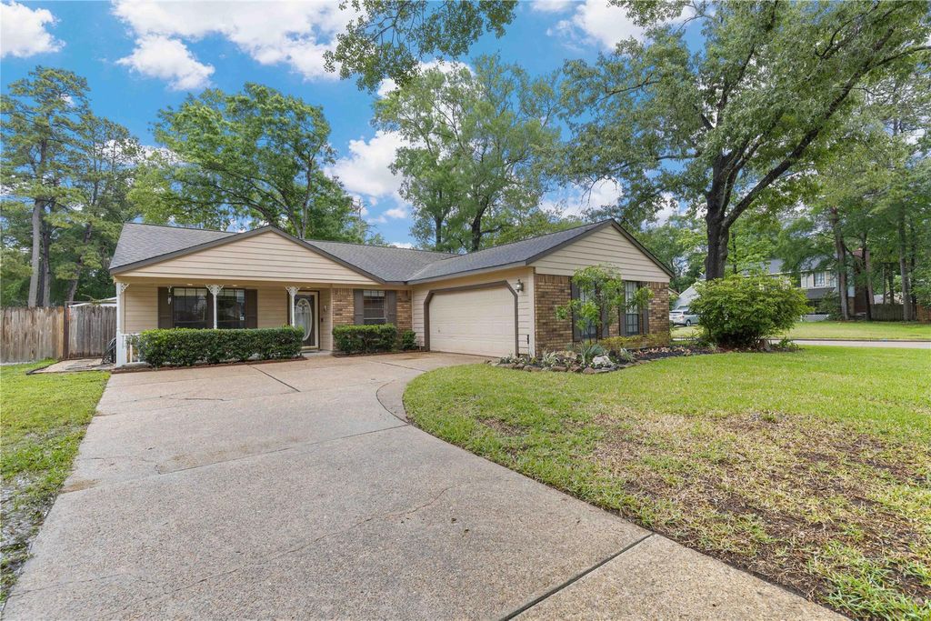 Photo of 5302 Manor Oaks Drive, Houston, TX 77339 (MLS # 40640027)