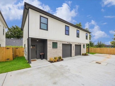Multifamily For Sale - 5032 Mallow St #A B<br/> Houston, TX 77033
