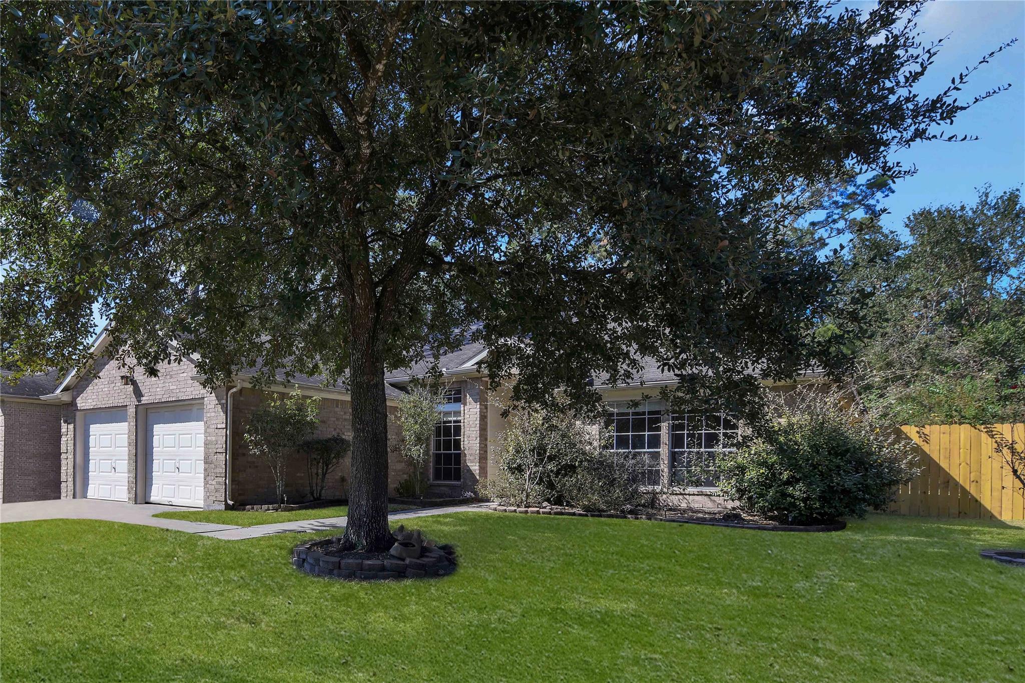 27186 Kings Manor Drive S