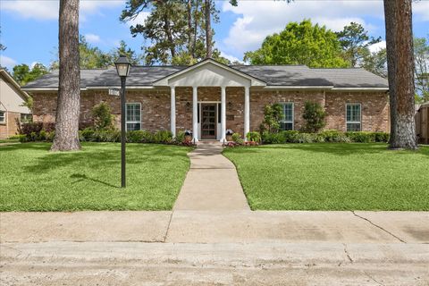 Photo of 10106 Candlewood Drive, Houston, TX 77042 (MLS # 51042649)