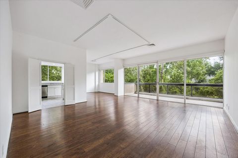 Photo of 49 Briar Hollow Lane #101, Houston, TX 77027 (MLS # 66077750)