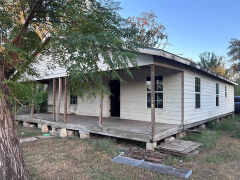 Homes For Sale - 507 King Street<br/> Cuero, TX 77954