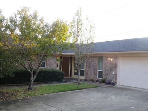 Photo of 1006 Walnut Bend Lane, Houston, TX 77042 (MLS # 5740442)