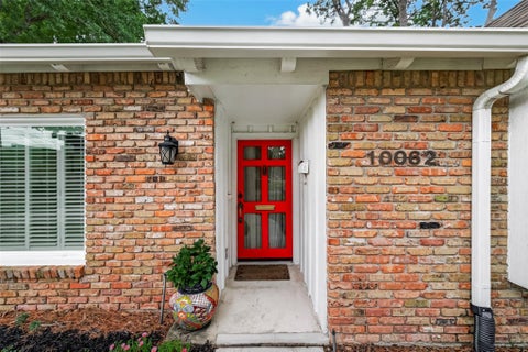 Photo of 10062 Warwana Road, Houston, TX 77080 (MLS # 5104175)