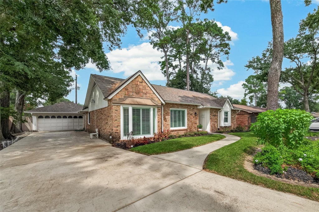 Photo of 10062 Warwana Road, Houston, TX 77080 (MLS # 5104175)