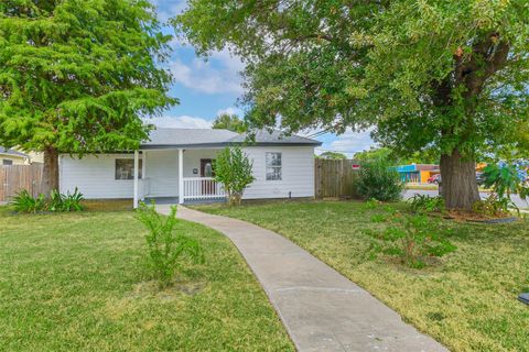 Photo of 7543 Greenstone Street, Houston, TX 77087 (MLS # 92005693)