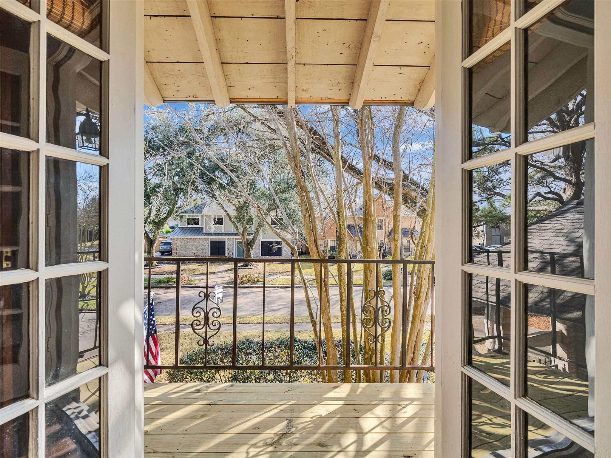 1707 W Hedgecroft Drive