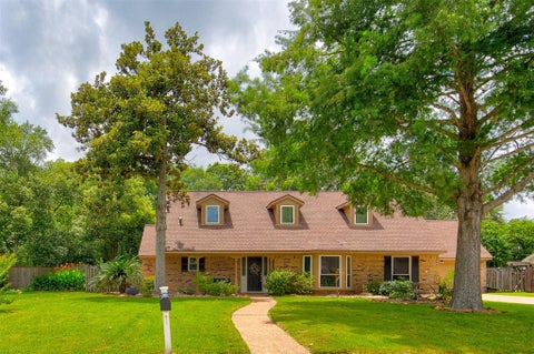 Photo of 5109 Oak Court, Dickinson, TX 77539 (MLS # 38707615)
