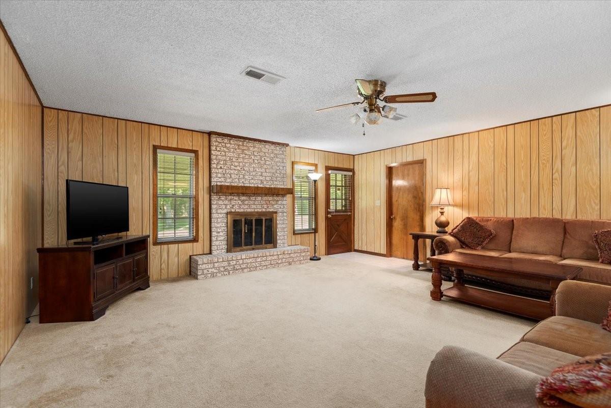 3160 W Meadow Lane